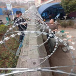河北边境防护网厂家供应北京不锈钢刀片刺丝不锈钢刀片刺丝滚笼