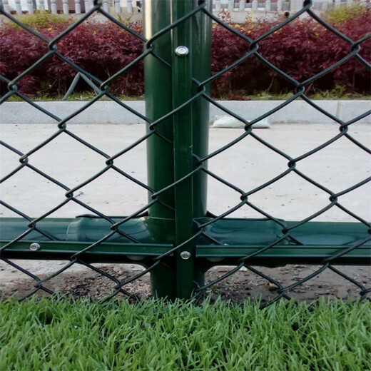 3mm粗绿色球场护栏操场菱形孔围栏体育场包塑勾花