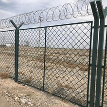 草原网围栏隔离栅新疆铁丝网围栏绿色钢丝围栏网