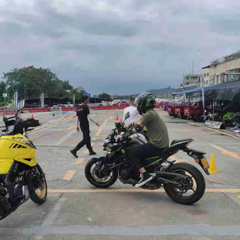 廣州學(xué)摩托車考摩托車D證學(xué)費(fèi)，報(bào)考流程及資料需要什么？