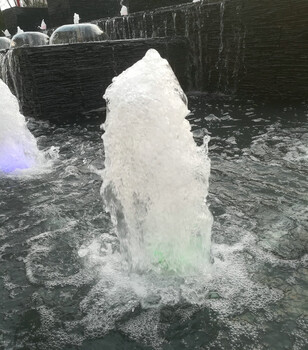 安阳人工湖喷泉安装声光效配合使用