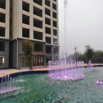 平顶山大型旱地喷泉为城市增添了色彩