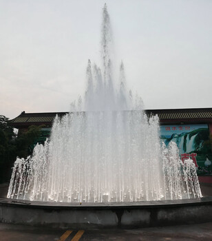 河南省广场假山喷泉声光效配合使用