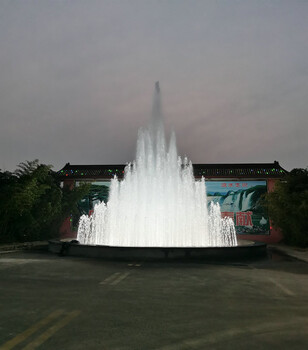 河南省广场假山喷泉声光效配合使用