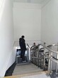 定制开封市车站升降平台斜挂式电梯楼梯升降机图片
