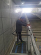 斜挂式升降机铁岭市定制启运曲线轨道电梯天桥升降设备图片