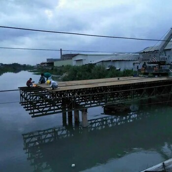 百色市旋挖機(jī)打樁旋挖鉆機(jī)挖樁，鋼便橋施工隊(duì)旋挖打鋼板樁鋼板柱