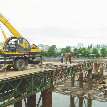 百色市旋挖機(jī)打樁旋挖鉆機(jī)挖樁，鋼便橋施工隊(duì)旋挖打鋼板樁鋼板柱