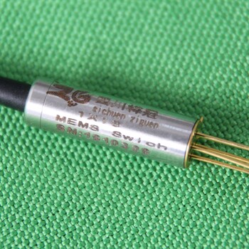 手動(dòng)調(diào)節(jié)單模機(jī)械式光衰減器