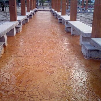 臨汾市藝術(shù)仿鵝卵石路面，古鎮(zhèn)街道仿古石藝術(shù)壓花地坪施工建設(shè)