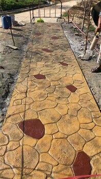 衢州文化廣場(chǎng)混凝土青灰色仿石壓花地坪，市政盲道壓印防滑路面