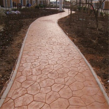 黑河市公園仿石壓模混凝土路面實力施工廠家，地坪模具外借