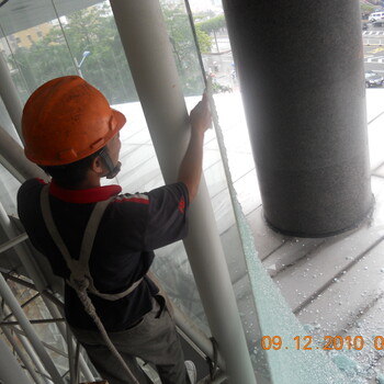 合肥百米大厦损坏玻璃维修更换+幕墙改窗+换胶+合肥江高幕墙公司