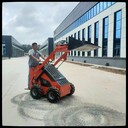 滑移裝載機柴油小鏟車四輪驅(qū)動可原地旋轉(zhuǎn)D