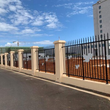 广州市小区护栏氟碳漆锌钢护栏蓝白工厂围栏围墙护栏厂家