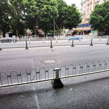 广州护栏生产厂家黄埔人行道防护栏杆定做安装