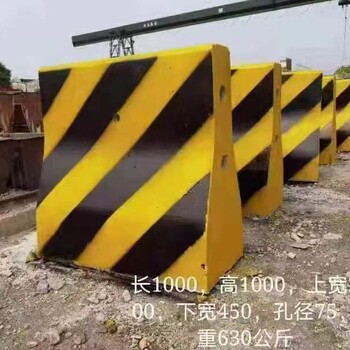 东莞市施工现场围挡基础块黄黑刷漆重型路障