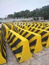 施工地段圍擋基礎塊黃黑刷漆防撞墩
