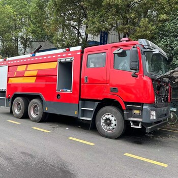 乌鲁木齐6吨8吨水罐消防车