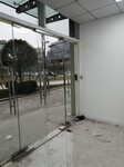 办公室玻璃门维修地弹簧维修电话西安玻璃门门禁维修电话