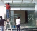 咸阳玻璃门维修,玻璃门维修更换玻璃地弹簧
