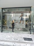西安紡織城玻璃門維修,半引路紡渭路浐河路玻璃門維修更換地彈簧