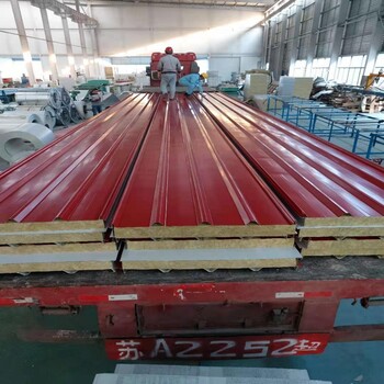 100厚巖棉夾芯彩鋼板巖棉瓦楞夾芯板廠家
