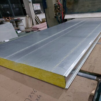 100mm玻璃丝棉夹芯板冲孔彩钢玻璃棉吸音复合板