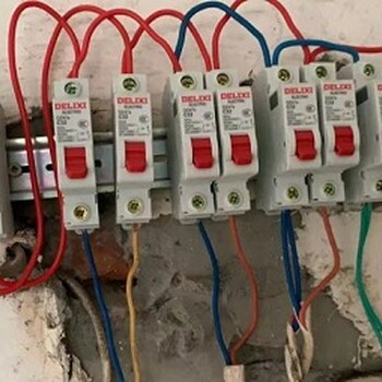 太原下元電工上門維修電路跳閘、插座沒電、電燈不亮