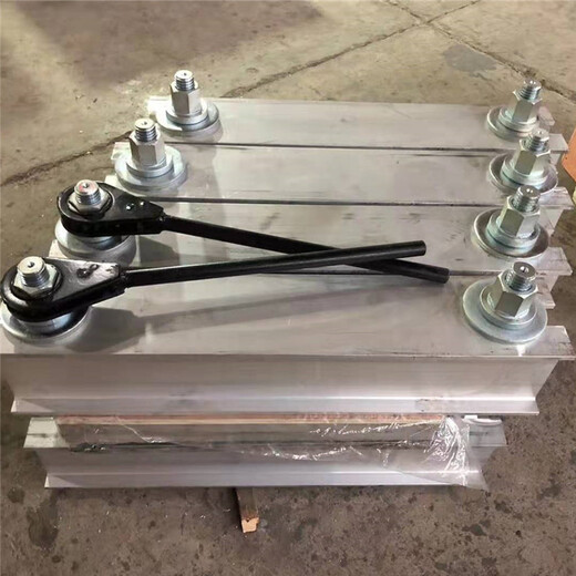 皮帶接頭硫化機(jī)電熱式膠帶硫化機(jī)硫化機(jī)中