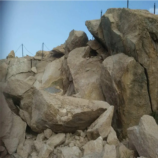 四川省雅安市气体爆破气体致裂岩石开采设备