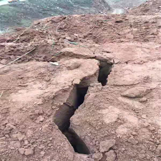 西藏那曲中德鼎立气体爆破矿山开采岩石设备