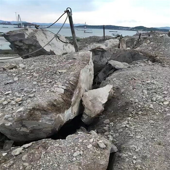 四川宜宾代替炸药矿山爆破二氧化碳爆破气体致裂石头设备生产厂家