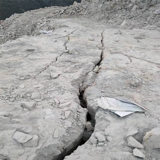 吉林白城二氧化碳膨胀爆破矿山开采岩石设备
