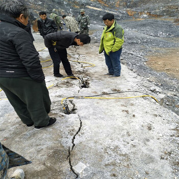 山东枣庄液压岩石劈裂棒柱塞式劈裂棒全国发货