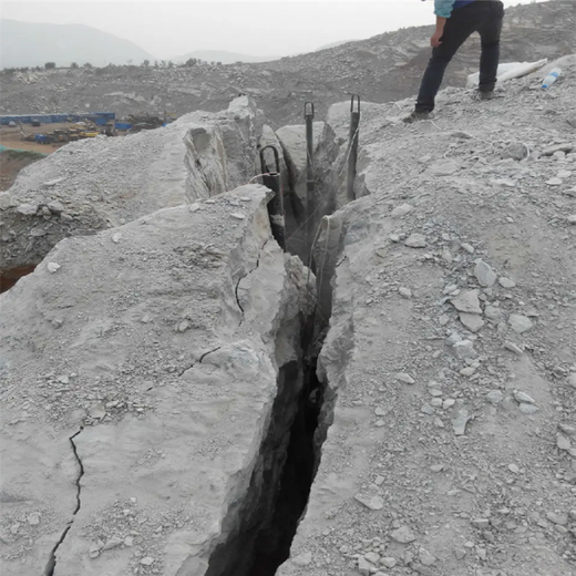 山东威海岩石混凝土路面破拆气体膨胀