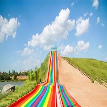网红景区大型组合滑道自带流量的彩虹滑道四季可玩的七彩滑梯