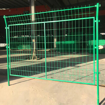 廣東圈地隔離荷蘭網工地隔離護欄網綠色包塑護欄網