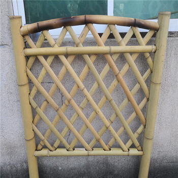 資陽(yáng)樂(lè)至菜園圍欄碳化木樁竹籬笆竹子護(hù)欄