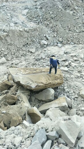 竖井开挖遇到石头选择岩石分裂机