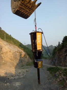 孔樁井樁基樁巖石分裂機(jī)
