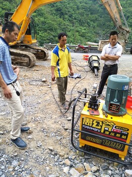 礦山挖掘石頭太硬了怎么分裂巖石分裂機(jī)