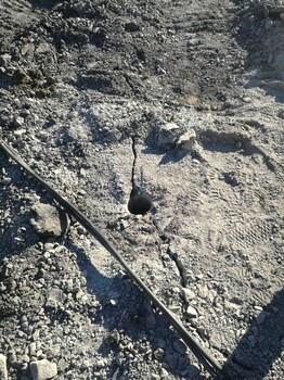 地基开挖石头太硬分裂机
