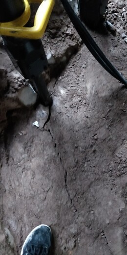 地下矿山开挖硬石头分裂机