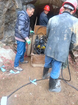 深基坑开挖坚硬山体器液压劈裂机