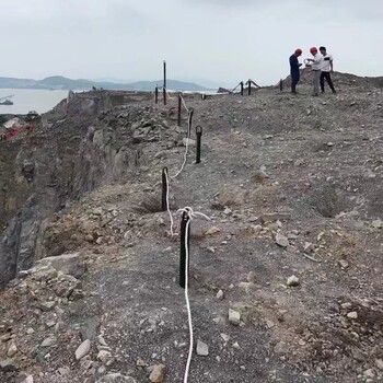 山東威海二氧化碳?xì)怏w爆破生產(chǎn)研發(fā)基地