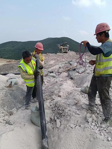丹东铁矿洞采回采空气爆破新型矿山设备联系人