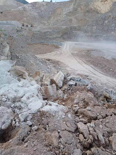 内蒙古乌兰察布二氧化碳气体爆破矿山机械设备厂家