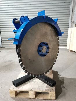 挖掘機(jī)巖石鋸盤(pán)圓鋸巖石切割機(jī)