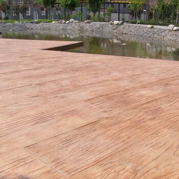 廣東梅州透水混凝土園林道路壓花地坪材料廠家